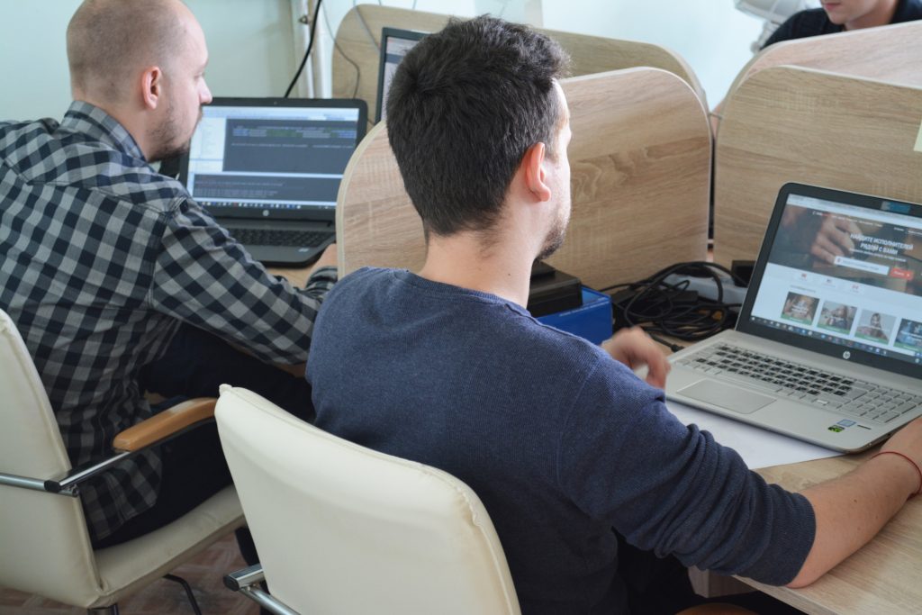 Любую услугу можно купить и продать в один клик: в Беларуси запустился американский старт-ап CoolJonny