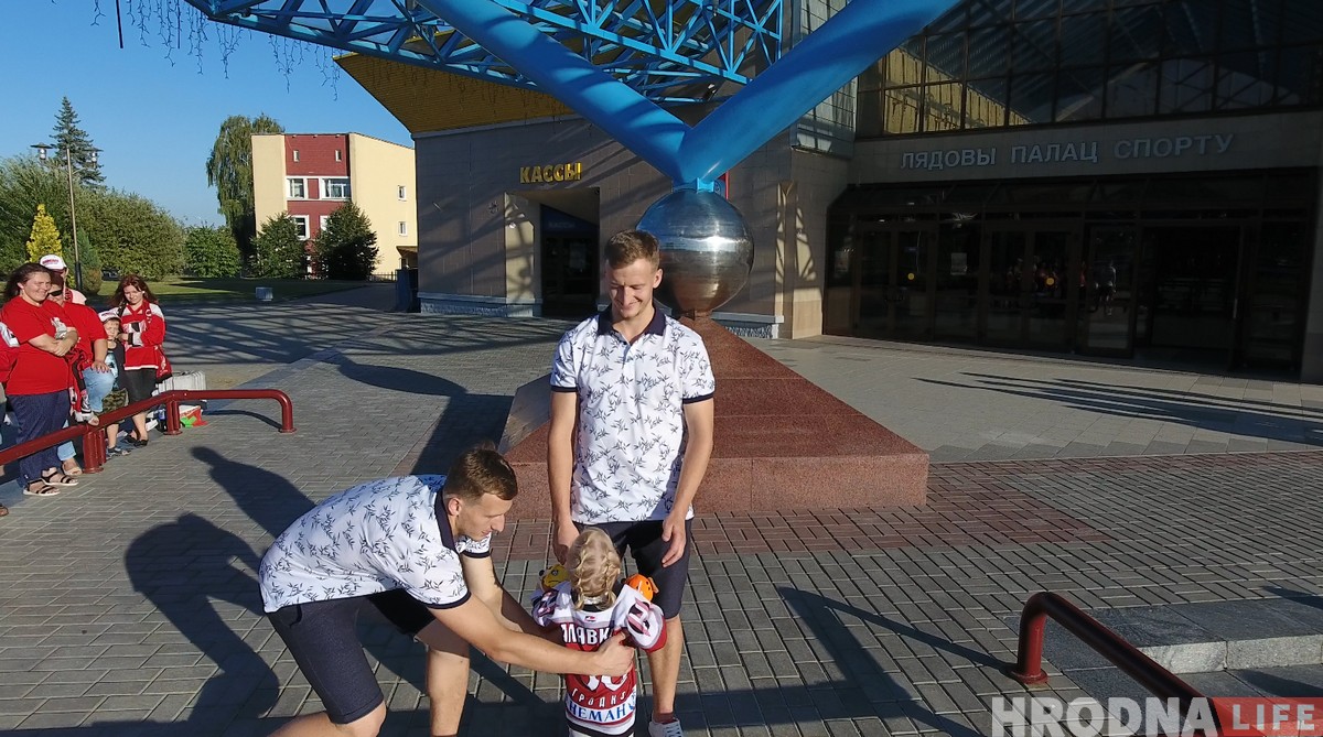 Заўзеем за сваіх! Hrodna.life дапамог хакейнаму “Нёману” зняць ролік да Лігі Чэмпіёнаў