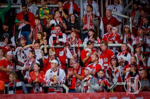 Паказалі ўзровень: у Чэхіі заўзятары "Нёмана" даспявалі гімн Беларусі, які раптоўна абарваўся Паказалі ўзровень: у Чэхіі заўзятары "Нёмана" даспявалі гімн Беларусі, які раптоўна абарваўся