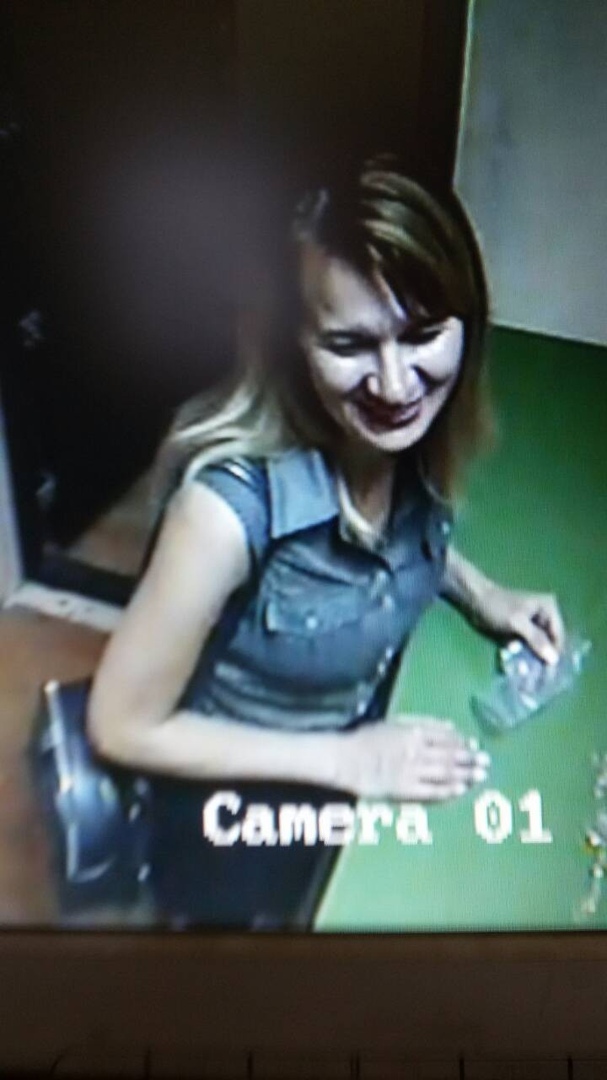 Жанчына забрала залаты ланцужок з майстэрні, убачыла сябе ў СМІ і прынесла назад