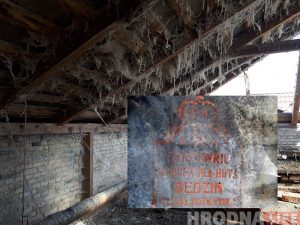 Глядзіце, якое цікавае кляймо знайшлі на даху аднаго са старых дамоў у Гродне