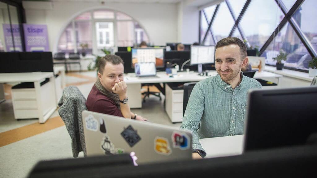 «Трафік не такі шалёны, да Еўропы 15 км, і можна папрацаваць у Санта-Моніцы». Каманда з Гродна развівае каліфарнійскі стартап і хайрыць мінскіх сеньёраў