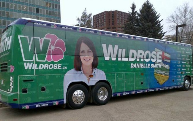 «Что дальше?» Диван, телевизор и осенняя хандра. Почему (не) стоит ехать на творческую конференцию в «Лофтас»