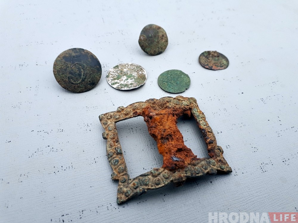 Пули, монеты и бутылки: что находят археологи на стройплощадке литовского консульства