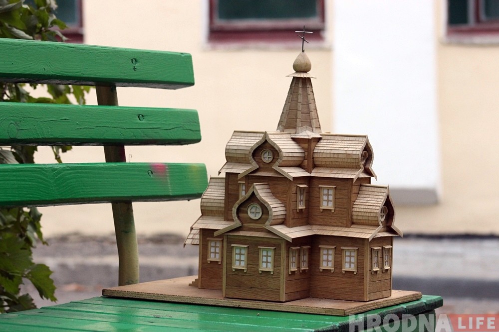 «Былі тысячы работ і ўсё раздаваў». Як майстар ствараў стары Гродна ў драўляных макетах