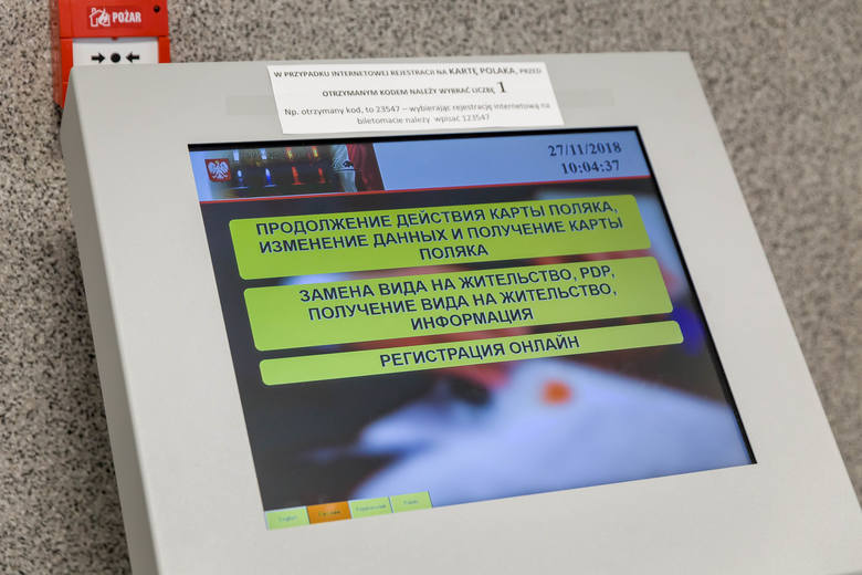 В Белостоке упростили жизнь иностранцам, которые стоят в очереди за "картой побыту"