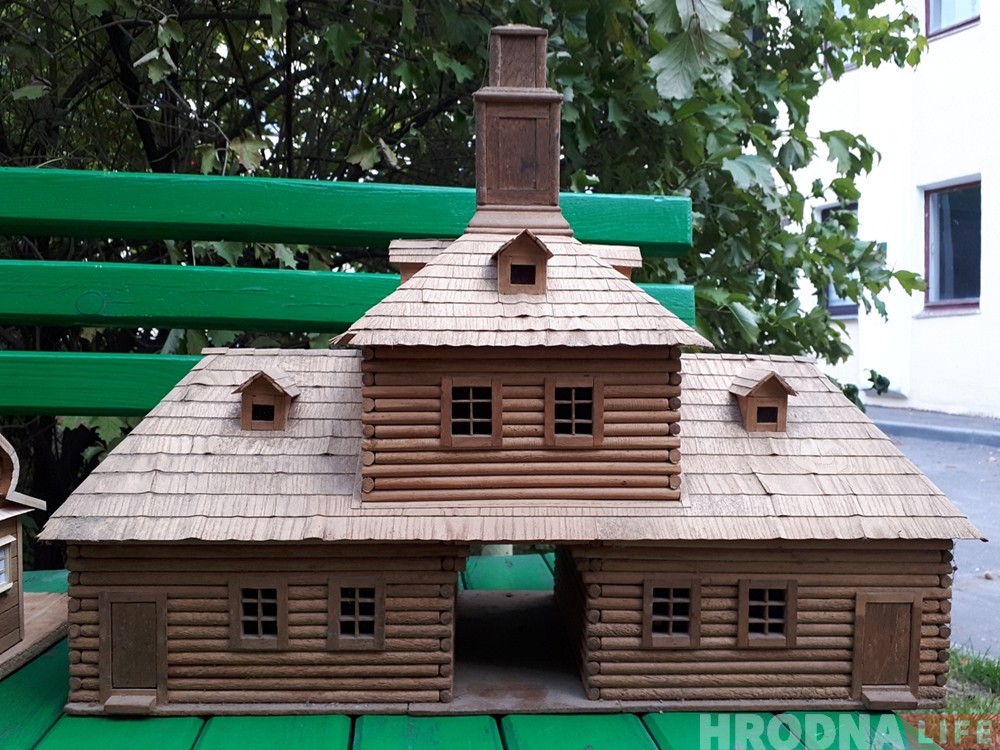 «Былі тысячы работ і ўсё раздаваў». Як майстар ствараў стары Гродна ў драўляных макетах