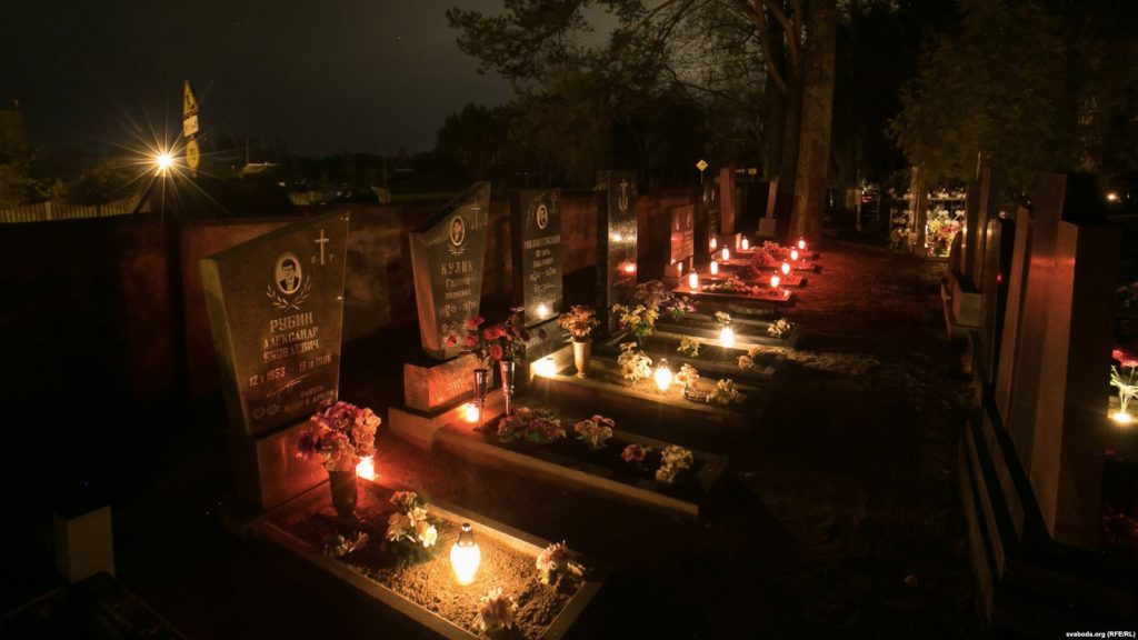 Падпісалася 2 500 чалавек. Вернікі просяць Саўмін зрабіць Дзяды выхадным днём Падпісалася 2 500 чалавек. Вернікі просяць Саўмін зрабіць Дзяды выхадным днём