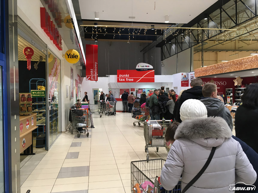 "Небывалый рост продаж": белорусы готовятся к новым ограничениям ввоза