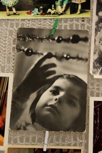 Абавязкова зазірніце! У краме "Лёля" зрабілі выставу старых калядных паштовак і святочных анёлкаў