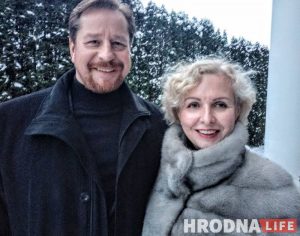 Паслухаць Ціханоўскую, патэлефанаваць бацькам, схадзіць у бар. Як гродзенцы за мяжой святкуюць Новы год і Каляды Паслухаць Ціханоўскую, патэлефанаваць бацькам, схадзіць у бар. Як гродзенцы за мяжой святкуюць Новы год і Каляды