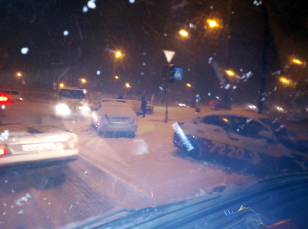 Гродно замело снегом: на дорогах много аварий