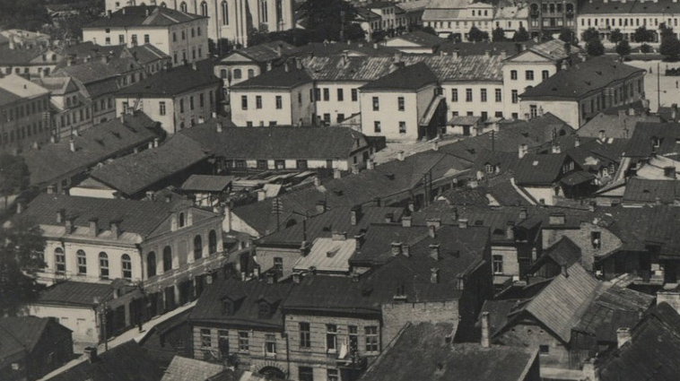 Комплекс будынкаў Брэгмана. Злева бачна малітоўня. Фота 1930-х