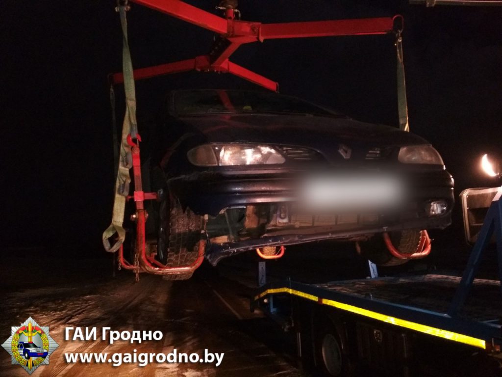 Под Гродно машына переехала лежащего на дороге мужчину