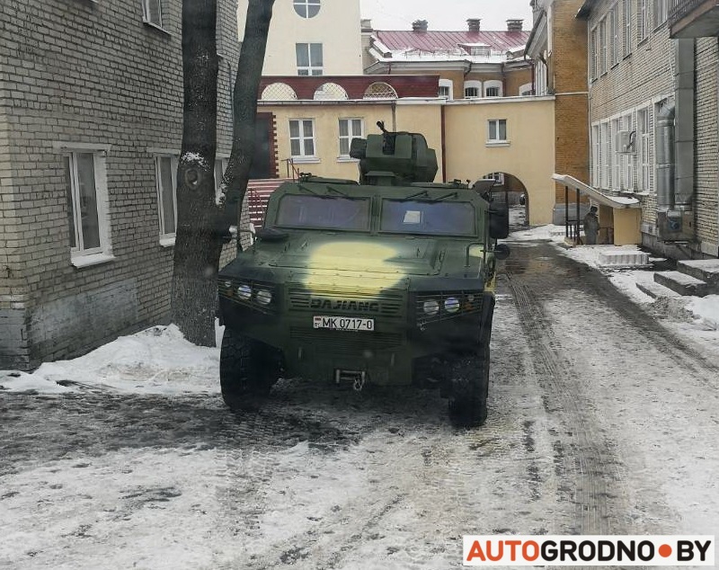 Фотофакт: по Гродно ездит бронированный Dajiang – "Великий генерал"