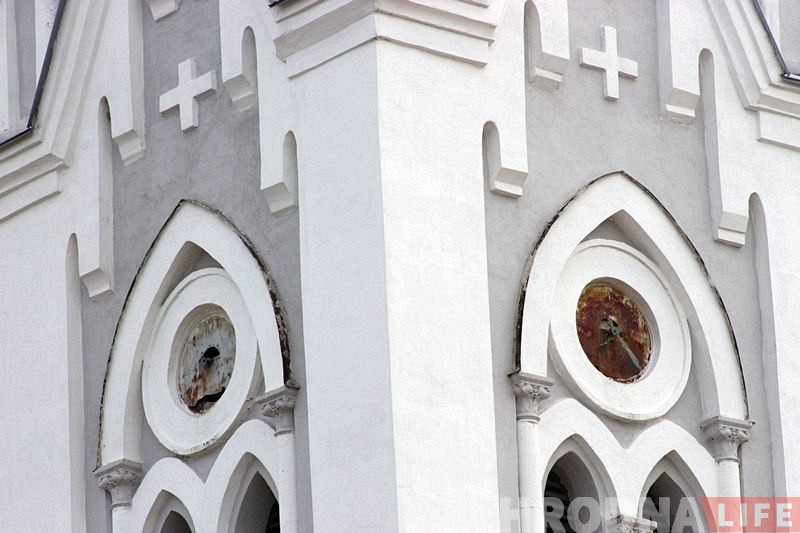 Дыры от пуль в циферблате: как реставрируют башенные часы лютеранской кирхи 