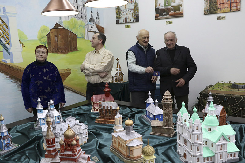 Фару, Коложу и другие памятники сделали из глины в Сопоцкине