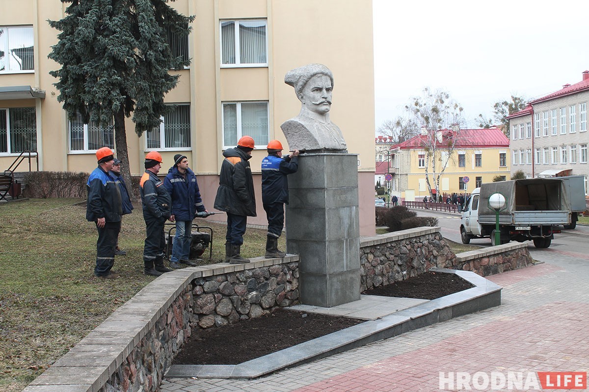 В Гродно демонтируют памятник Чапаеву (обновлено)