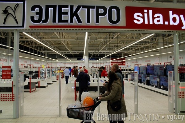 Заработала новая «Корона» на Космонавтов. Как её оценили первые покупатели