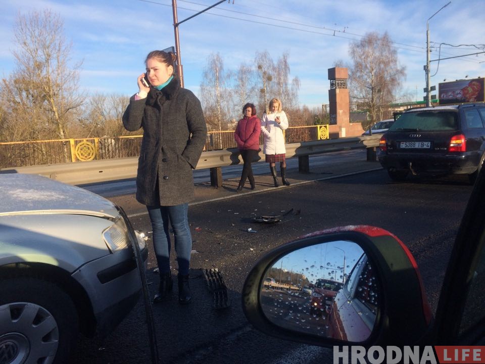 Фотофакт: на Румлевском мосту столкнулись три автомобиля