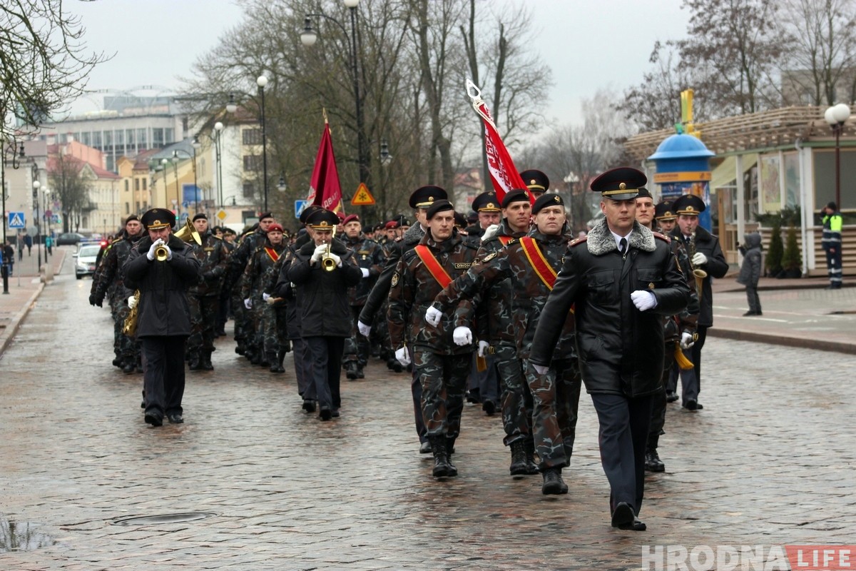 Гродзенская міліцыя ў дзень свайго свята прайшла маршам па вуліцах горада 