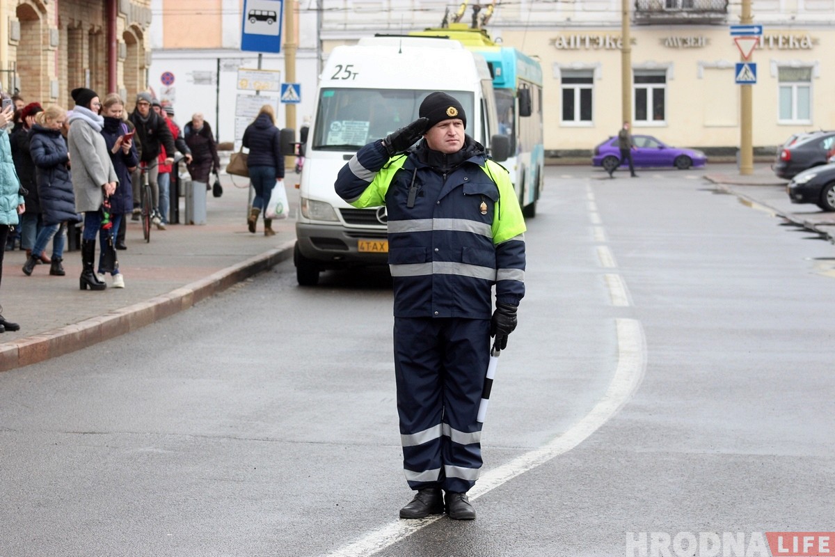 Гродзенская міліцыя ў дзень свайго свята прайшла маршам па вуліцах горада 