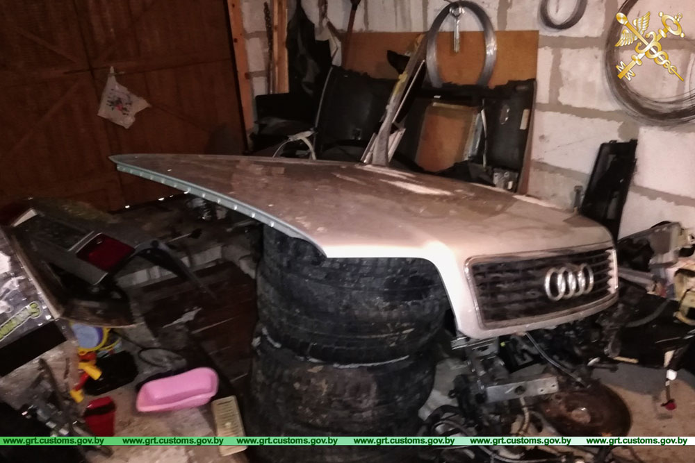 В Гродно продавали машины по два авто на одну регистрацию. Хитрую схему раскрыла таможня