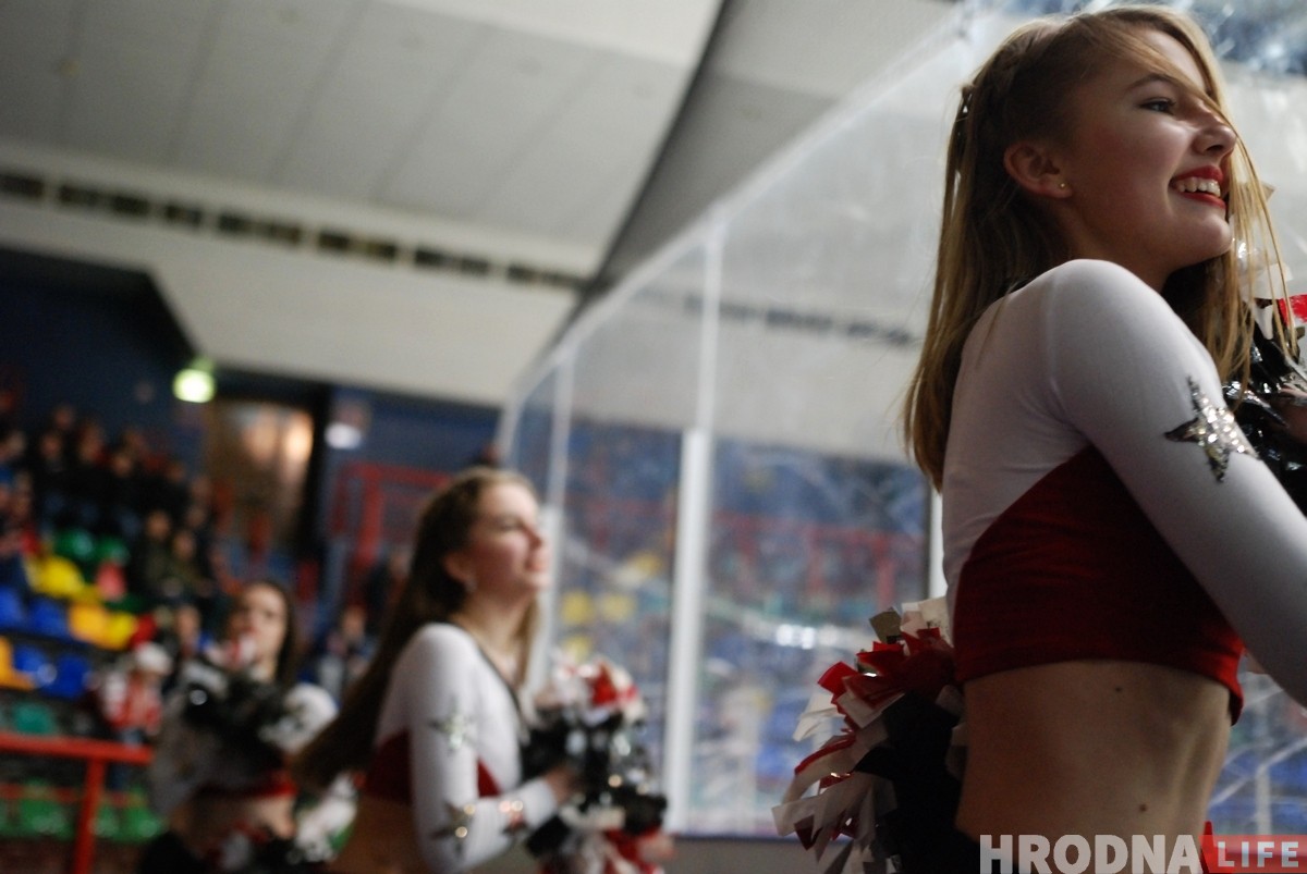 Дзяўчаты, якія не мерзнуць: глядзіце, хто танцуе за "Нёман"