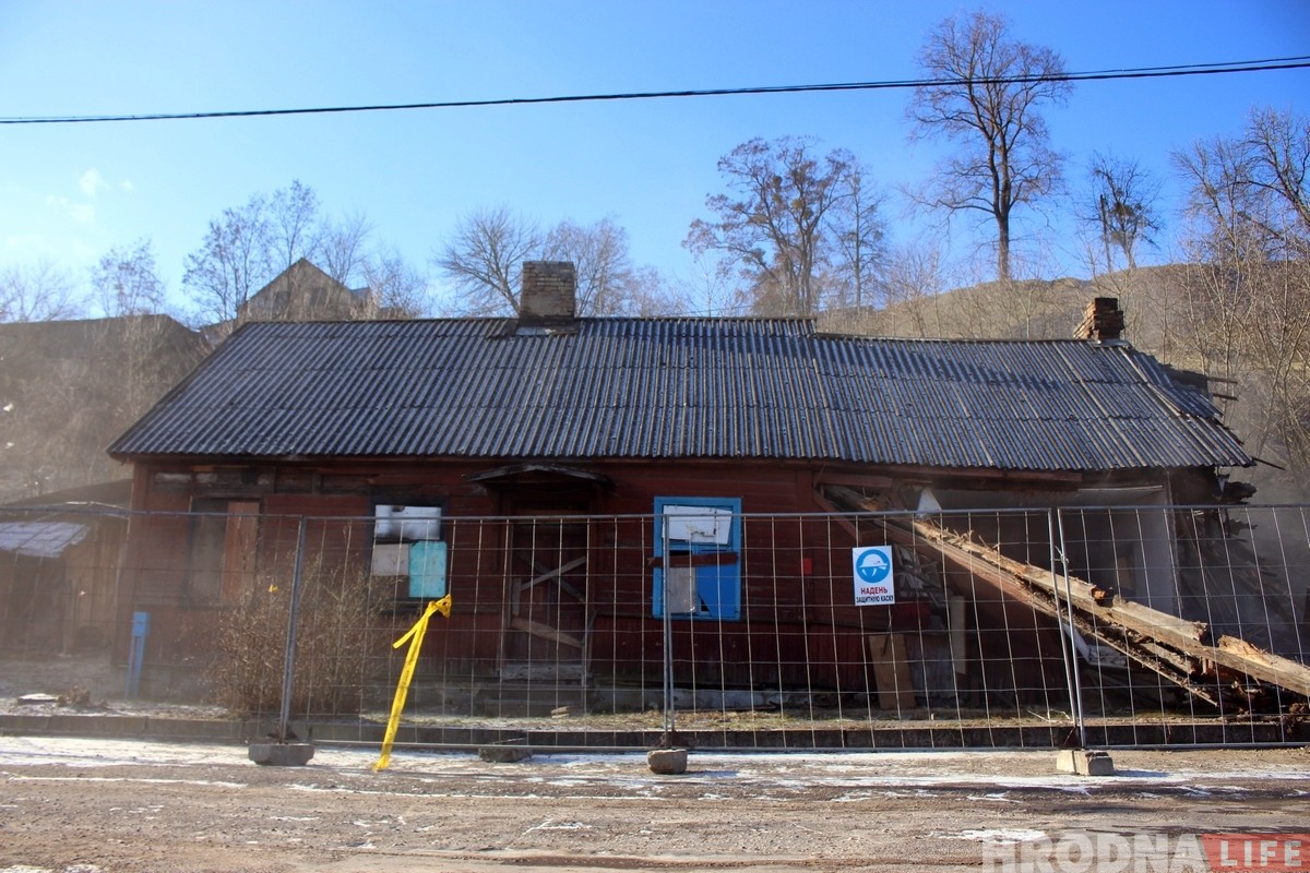 Зачыстка на Леванабярэжнай: пад знос пайшлі два драўляныя дамы