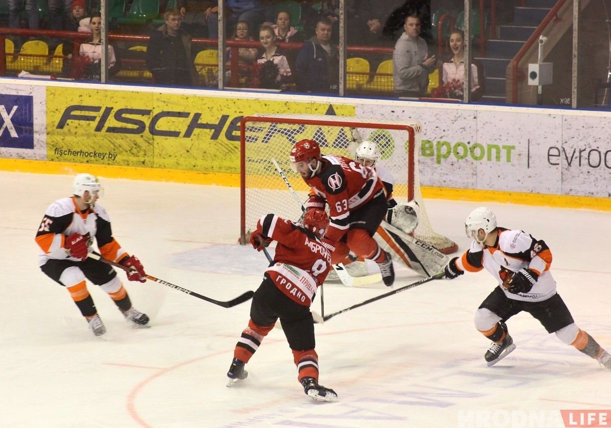 Біліся, але прайгралі: "Нёман" мінімальна саступіў "Шахцёру" ў першым матчы паўфіналу 