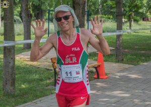 “Калі ён ужо набегаецца”. Лявон Анацка бегае суткамі і хутка “абагне” Зямлю па экватары “Калі ён ужо набегаецца”. Лявон Анацка бегае суткамі і хутка “абагне” Зямлю па экватары