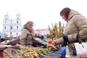 У Гродне праходзіць традыцыйны кірмаш Казюкі