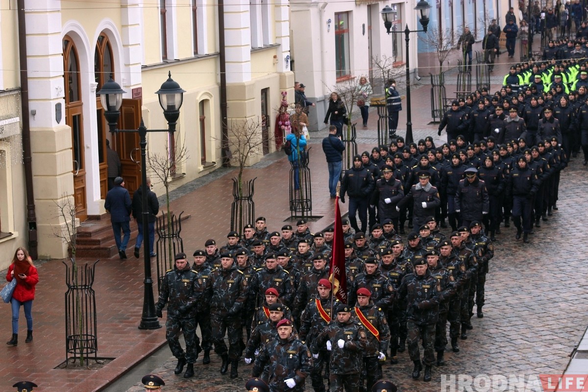 Гродзенская міліцыя ў дзень свайго свята прайшла маршам па вуліцах горада 