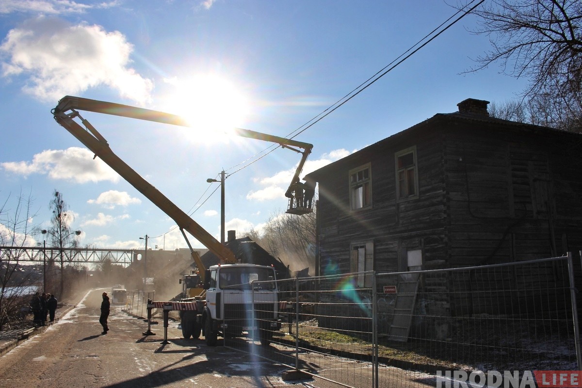 Зачыстка на Леванабярэжнай: пад знос пайшлі два драўляныя дамы