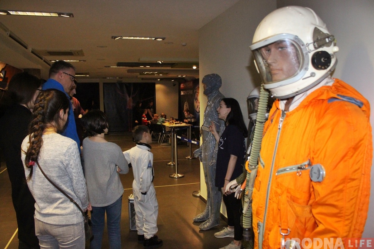 Такого ещё не было: в Гродно открылась выставка о космосе 