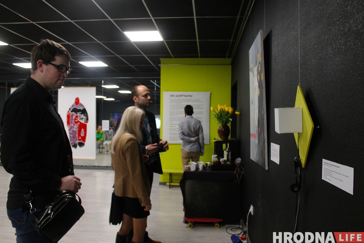 “Лес дзяўчыны”. У Гродне адкрылася выстава з творамі, якія можна знішчаць “Лес дзяўчыны”. У Гродне адкрылася выстава з творамі, якія можна знішчаць