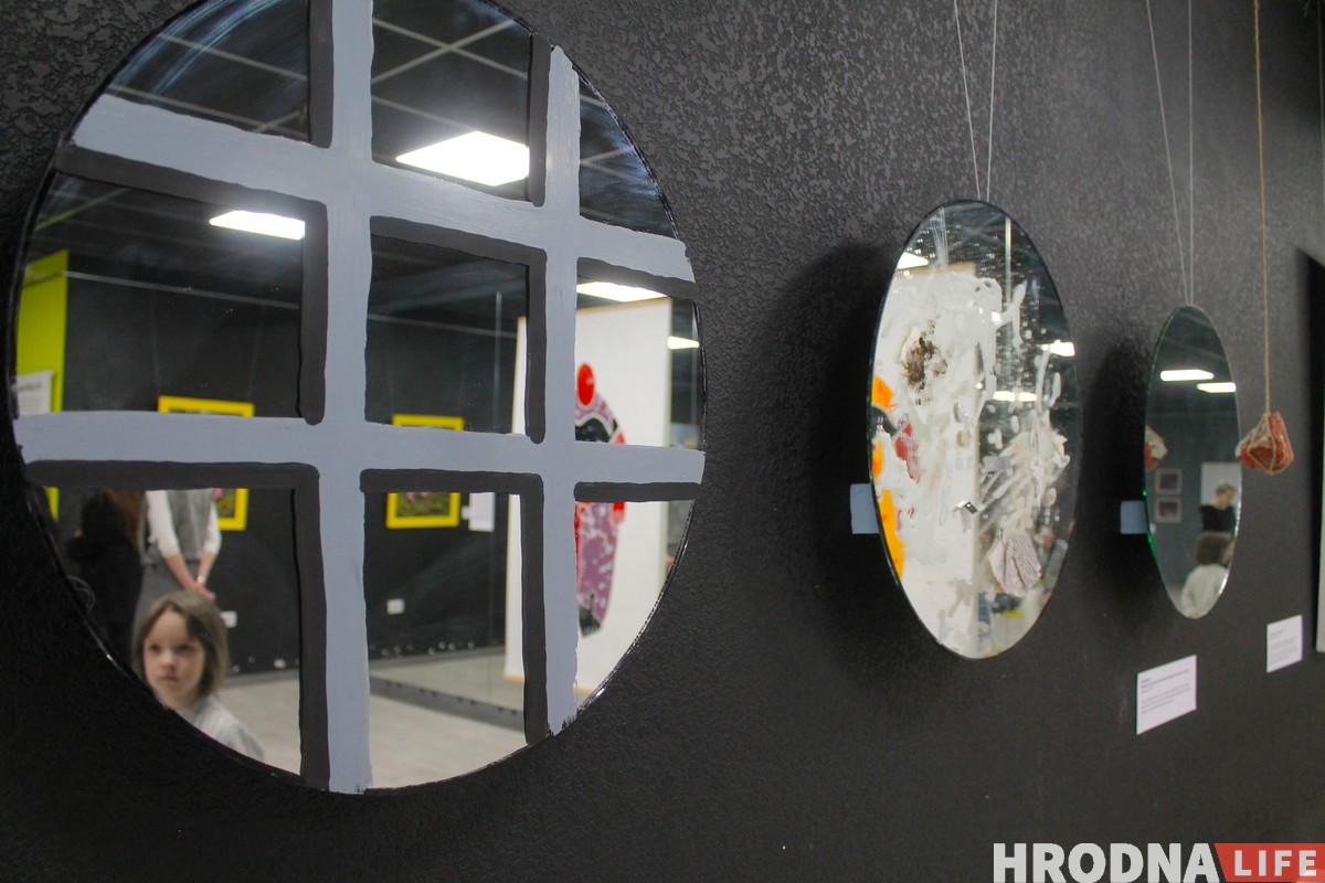 “Лес дзяўчыны”. У Гродне адкрылася выстава з творамі, якія можна знішчаць “Лес дзяўчыны”. У Гродне адкрылася выстава з творамі, якія можна знішчаць