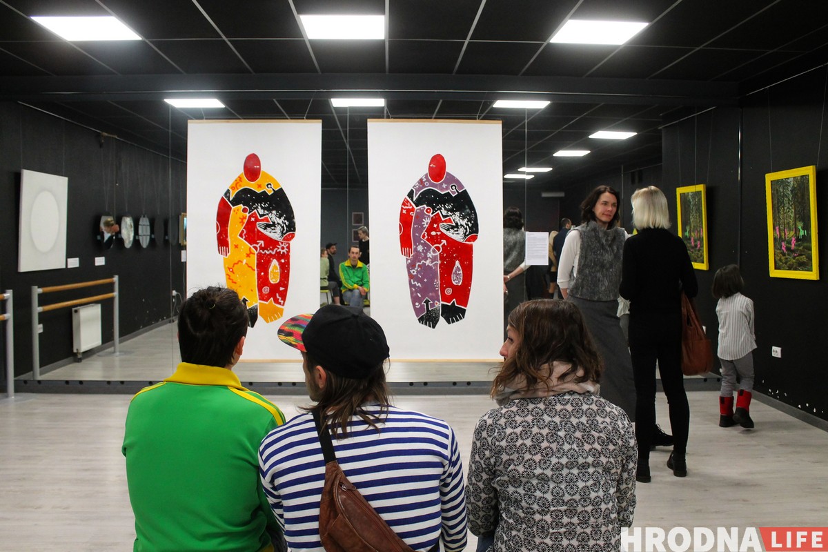 “Лес дзяўчыны”. У Гродне адкрылася выстава з творамі, якія можна знішчаць “Лес дзяўчыны”. У Гродне адкрылася выстава з творамі, якія можна знішчаць