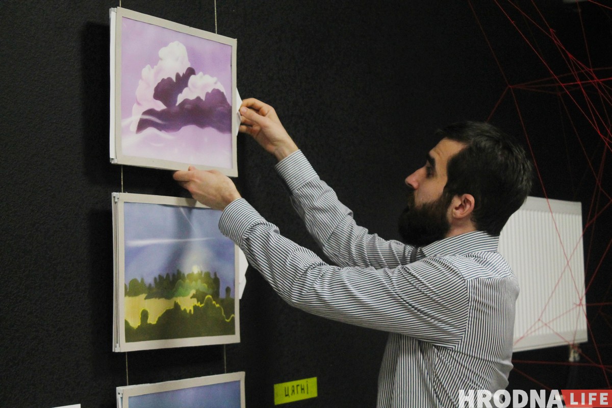 “Лес дзяўчыны”. У Гродне адкрылася выстава з творамі, якія можна знішчаць “Лес дзяўчыны”. У Гродне адкрылася выстава з творамі, якія можна знішчаць