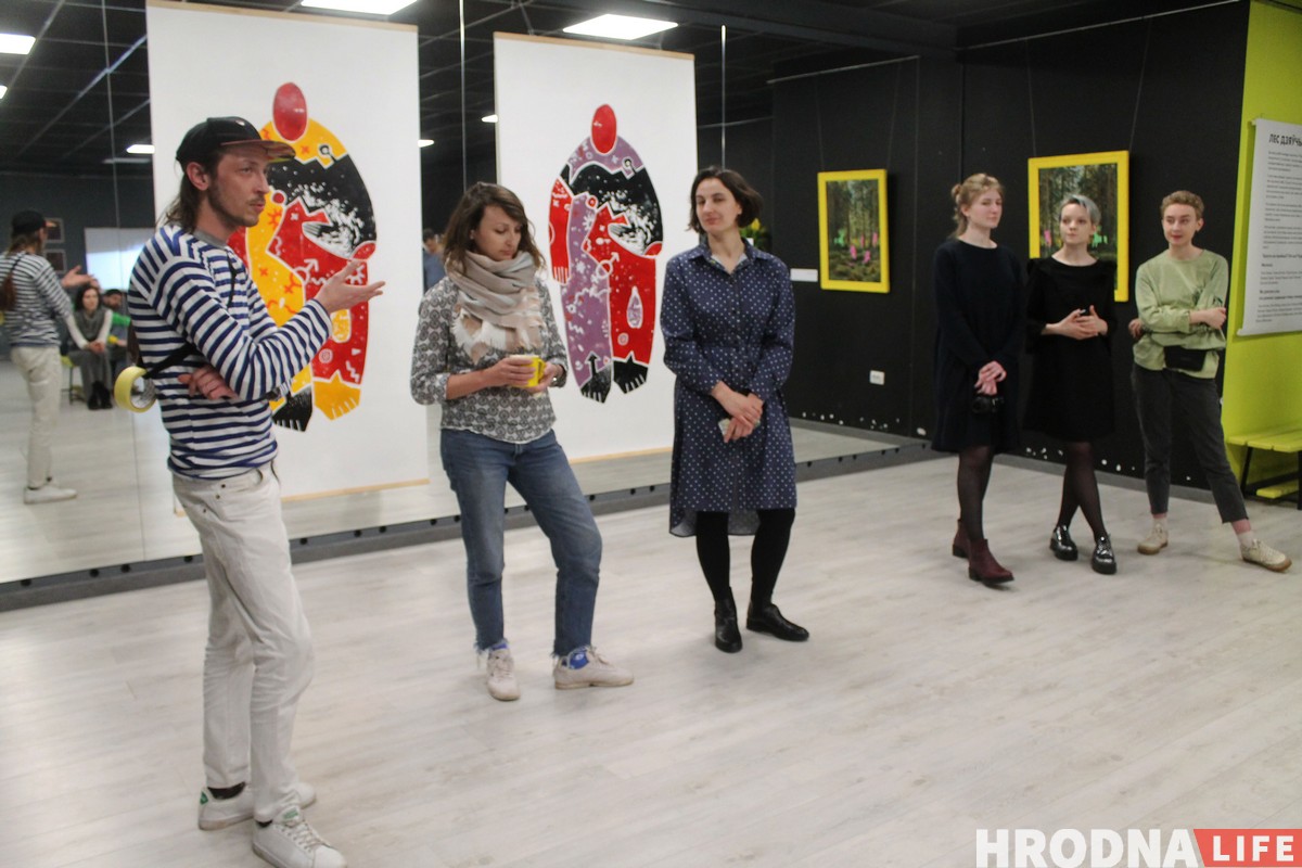 “Лес дзяўчыны”. У Гродне адкрылася выстава з творамі, якія можна знішчаць “Лес дзяўчыны”. У Гродне адкрылася выстава з творамі, якія можна знішчаць