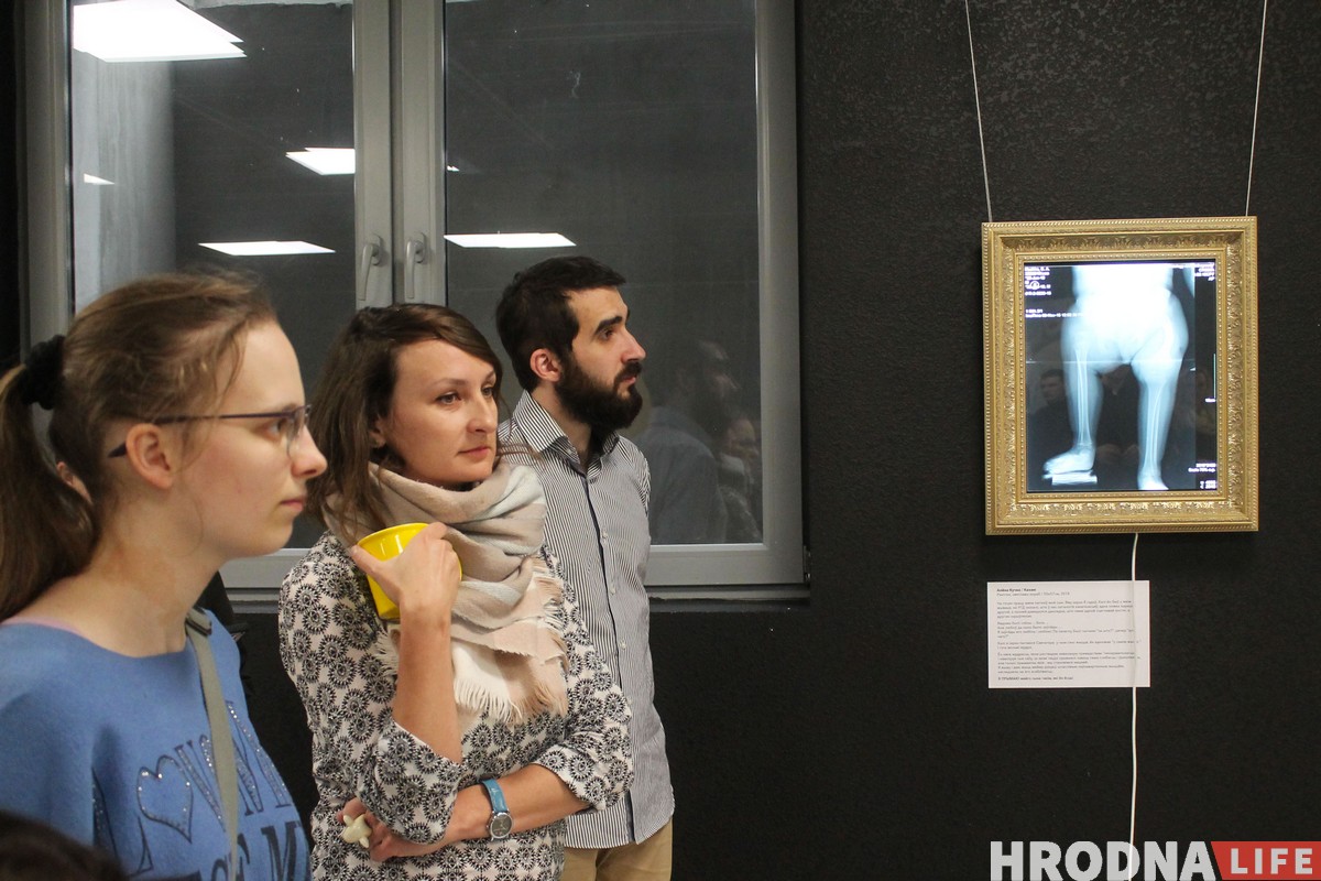 “Лес дзяўчыны”. У Гродне адкрылася выстава з творамі, якія можна знішчаць “Лес дзяўчыны”. У Гродне адкрылася выстава з творамі, якія можна знішчаць