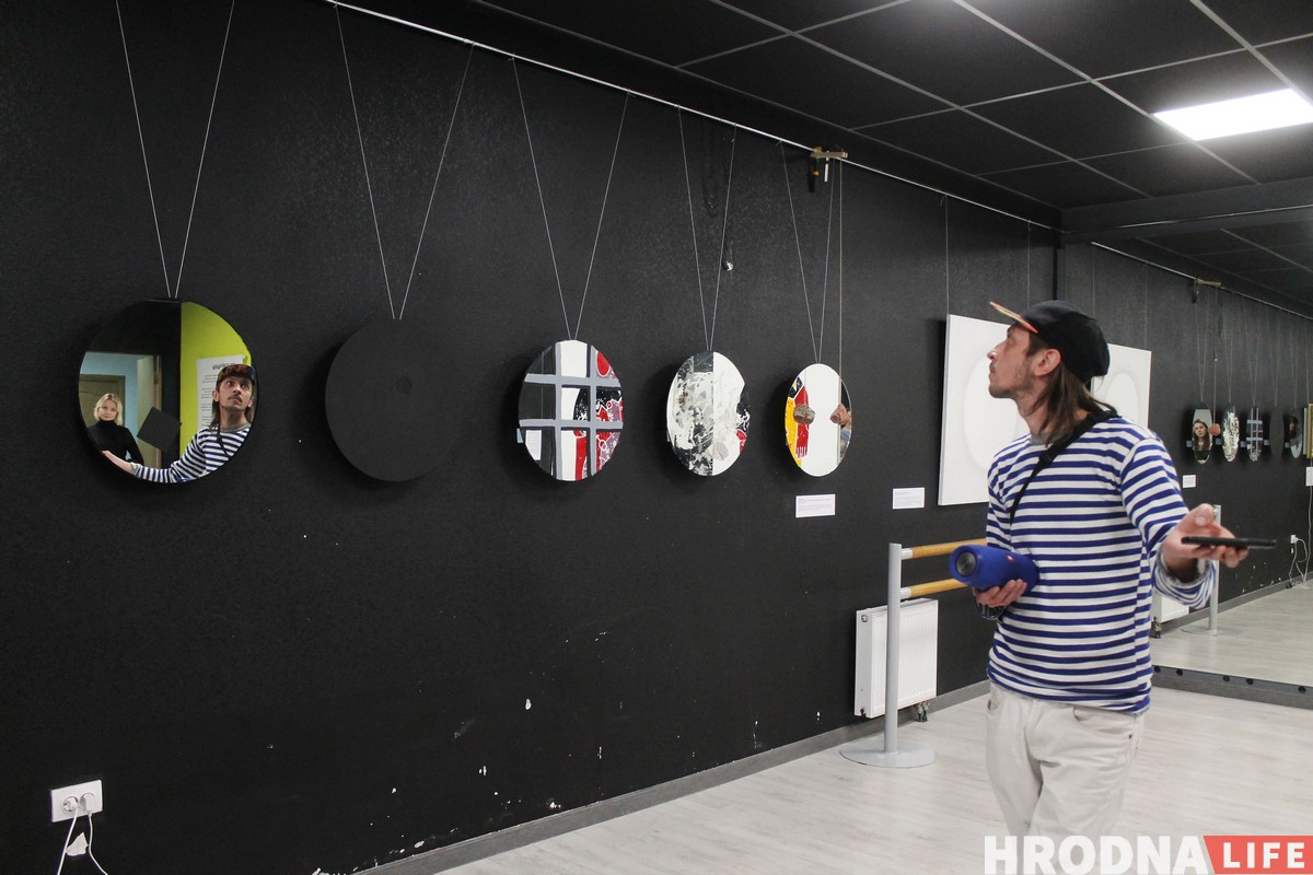 “Лес дзяўчыны”. У Гродне адкрылася выстава з творамі, якія можна знішчаць “Лес дзяўчыны”. У Гродне адкрылася выстава з творамі, якія можна знішчаць