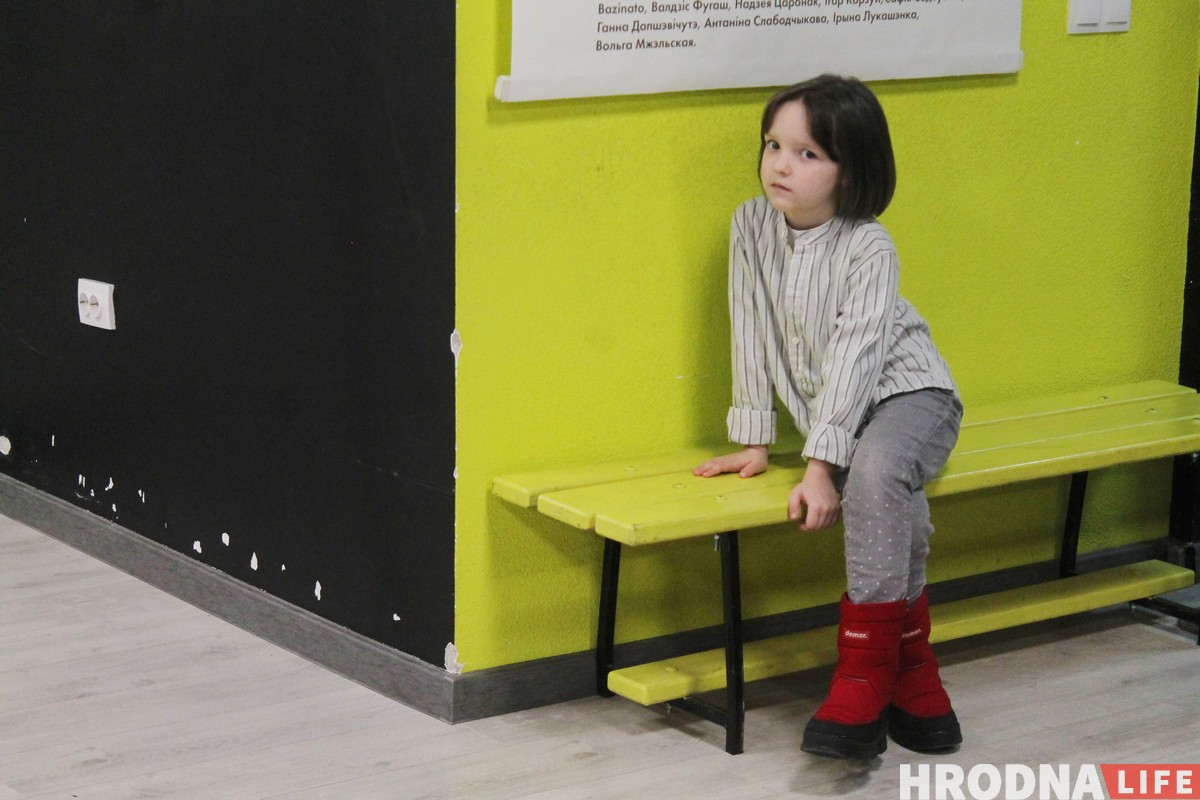 “Лес дзяўчыны”. У Гродне адкрылася выстава з творамі, якія можна знішчаць “Лес дзяўчыны”. У Гродне адкрылася выстава з творамі, якія можна знішчаць