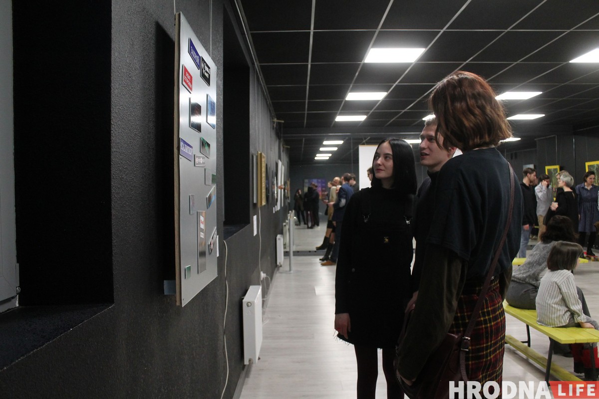 “Лес дзяўчыны”. У Гродне адкрылася выстава з творамі, якія можна знішчаць “Лес дзяўчыны”. У Гродне адкрылася выстава з творамі, якія можна знішчаць