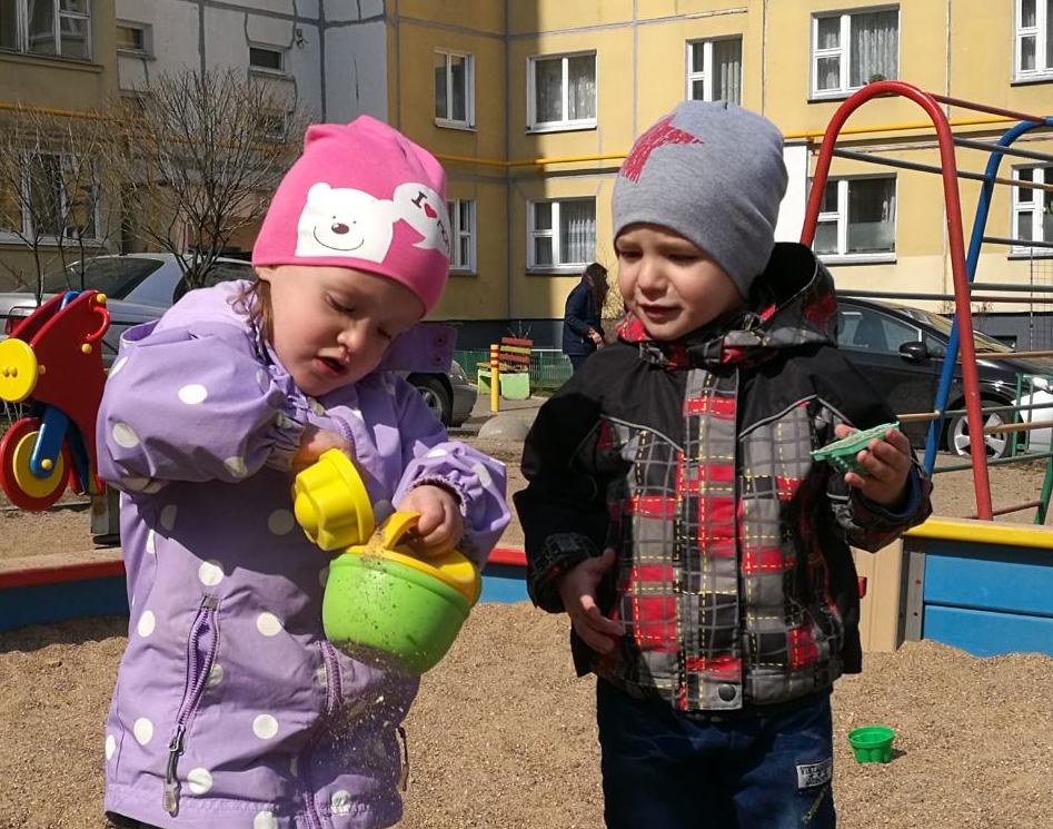 У сестры 8 детей, у брата - 5. Близнецы из Гродно рассказали о своих многодетных семьях