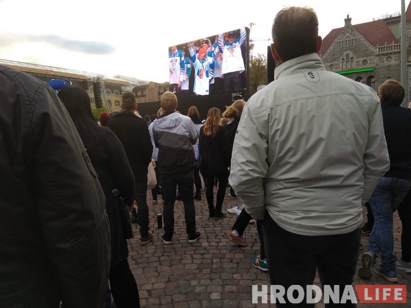 Фотафакт: Што рабілася ў Хельсінкі, калі фінскія хакеісты перамаглі канадцаў Фотафакт: Што рабілася ў Хельсінкі, калі фінскія хакеісты перамаглі канадцаў