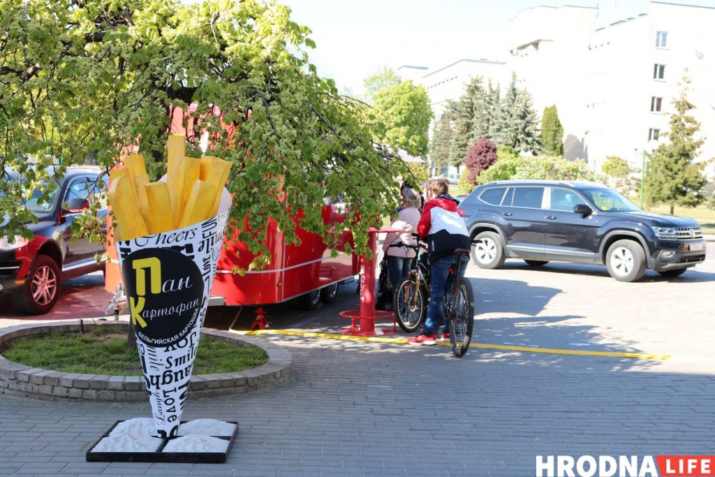 Фудтрак "Пан Картофан" адкрыўся на Віленскай: ёсць конусныя піцы і бульбачка з "сакрэтным" хрустам