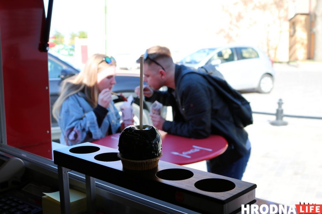Фудтрак "Пан Картофан" адкрыўся на Віленскай: ёсць конусныя піцы і бульбачка з "сакрэтным" хрустам