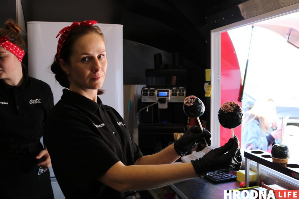 Фудтрак "Пан Картофан" адкрыўся на Віленскай: ёсць конусныя піцы і бульбачка з "сакрэтным" хрустам