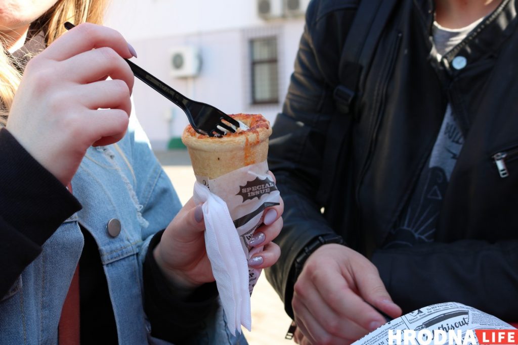 Фудтрак "Пан Картофан" адкрыўся на Віленскай: ёсць конусныя піцы і бульбачка з "сакрэтным" хрустам